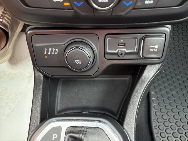 Used 2023 Jeep Renegade Altitude w/ Sun/Sound Group AWD/4WD image 19