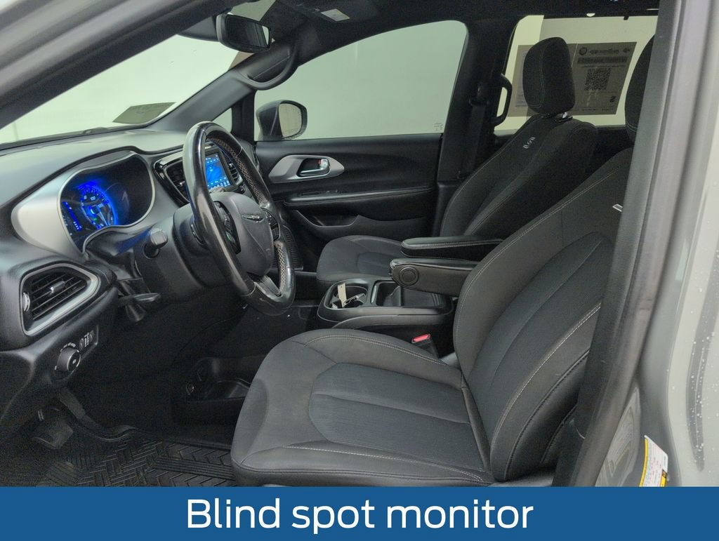 Used 2020 Chrysler Pacifica Touring w/ S Appearance Package FWD image 5