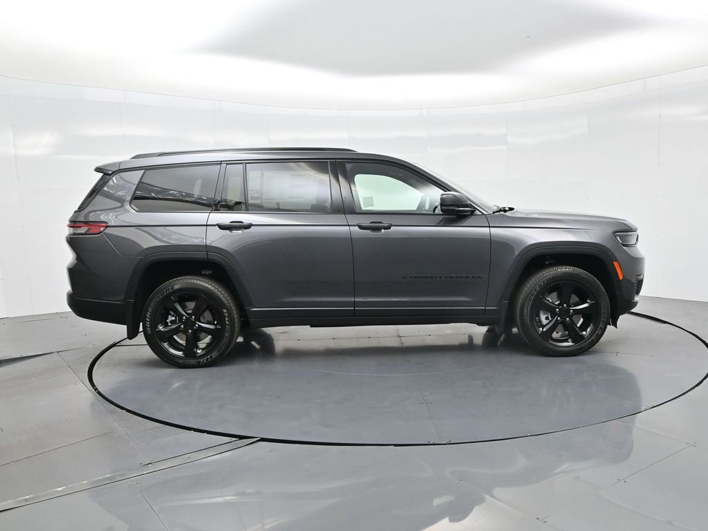 New 2025 Jeep Grand Cherokee L Laredo image 5