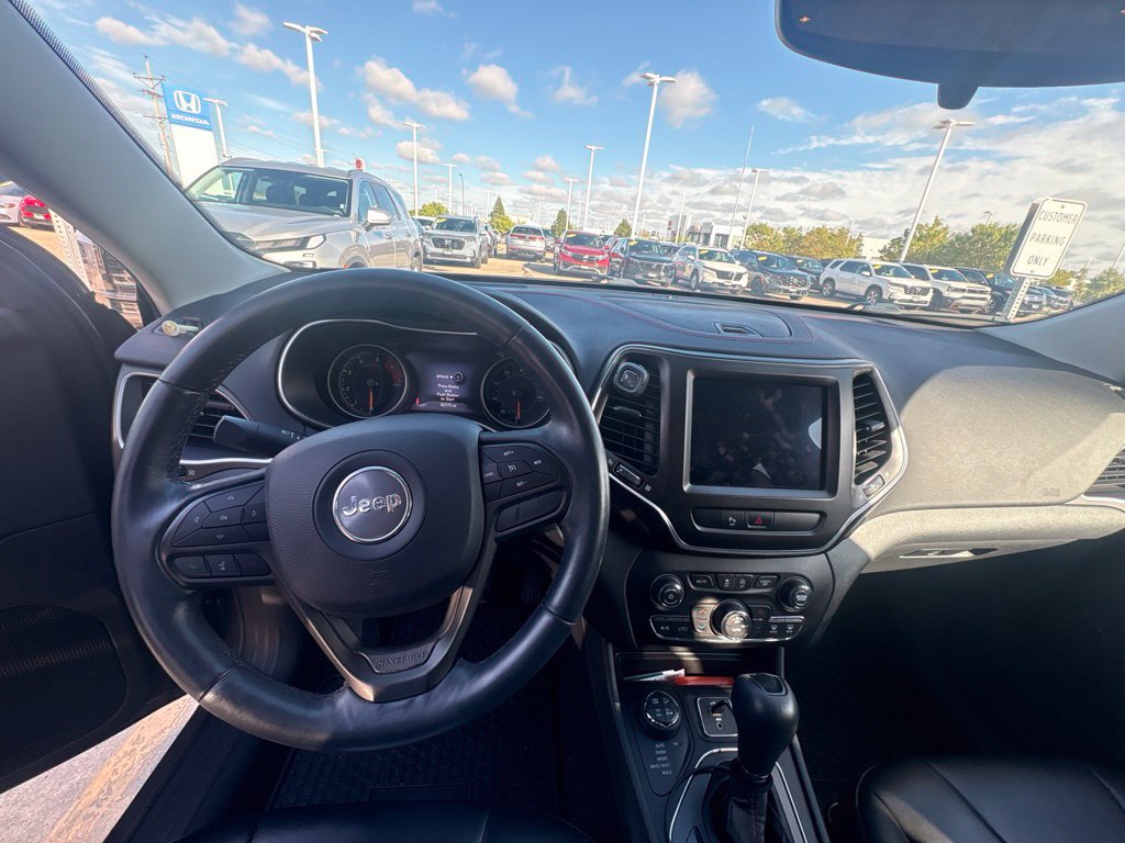 Used 2019 Jeep Cherokee Trailhawk w/ Cold Weather Group AWD/4WD image 19
