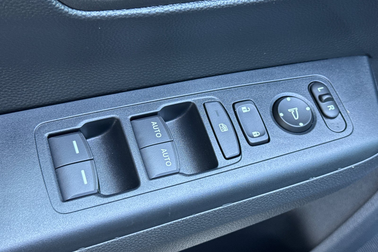Used 2024 Honda CR-V EX image 17