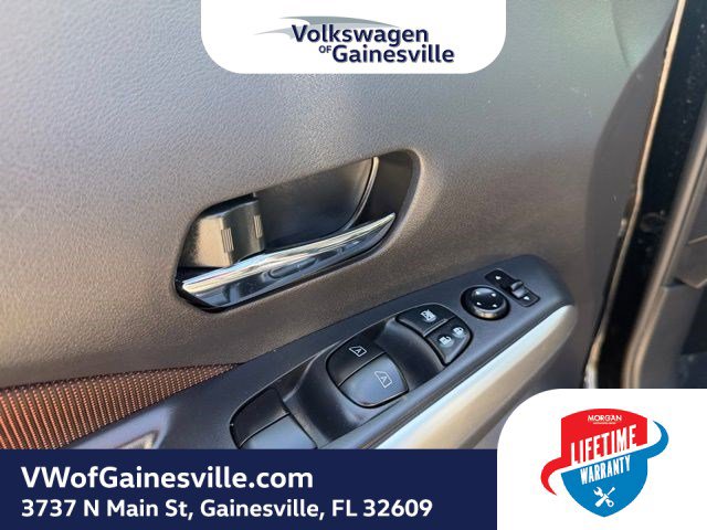 Used 2020 Nissan Kicks SR image 17