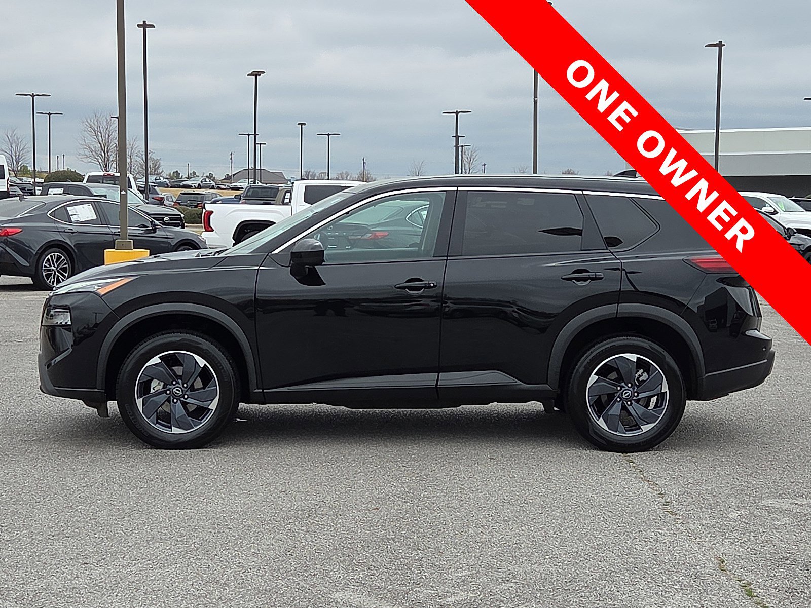Used 2024 Nissan Rogue SV FWD image 3