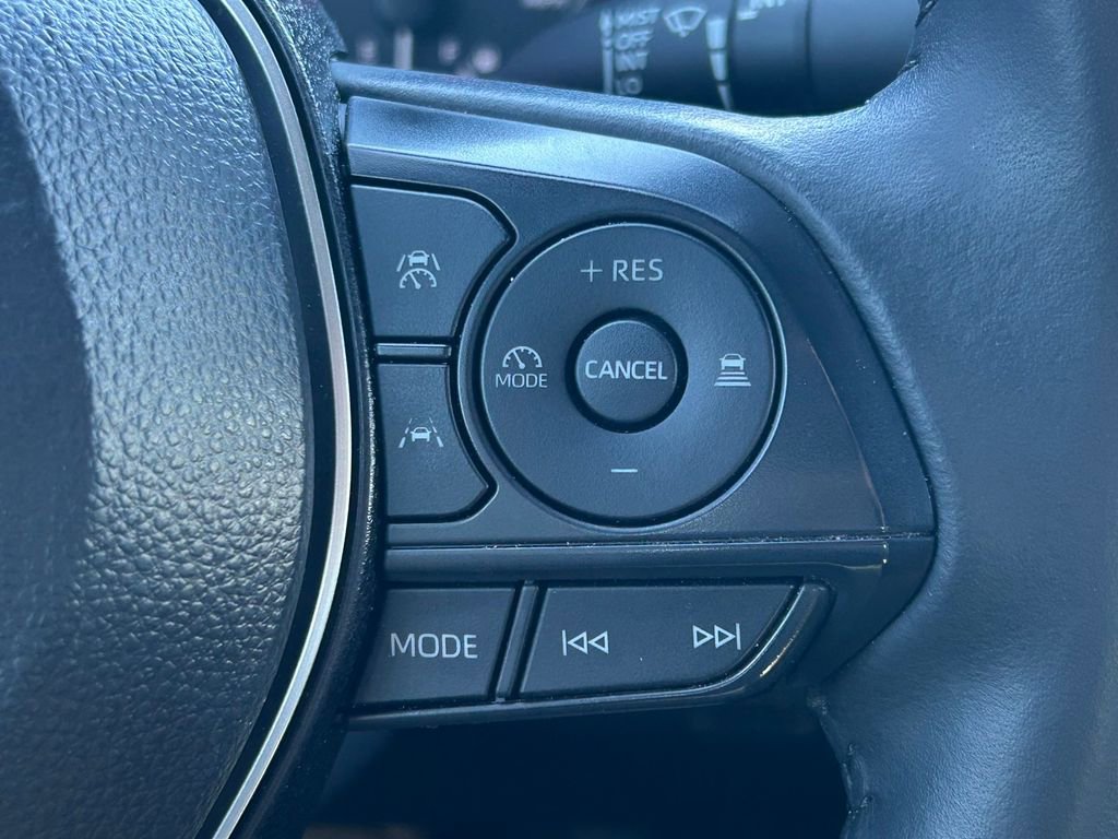 Used 2025 Toyota Corolla SE image 35