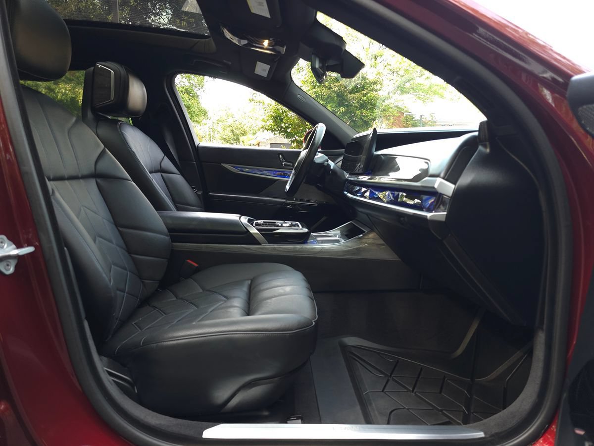 Used 2024 BMW i7 xDrive60 AWD/4WD image 30