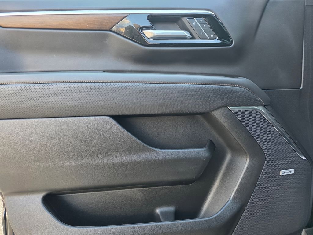 Used 2025 Chevrolet Suburban High Country image 19