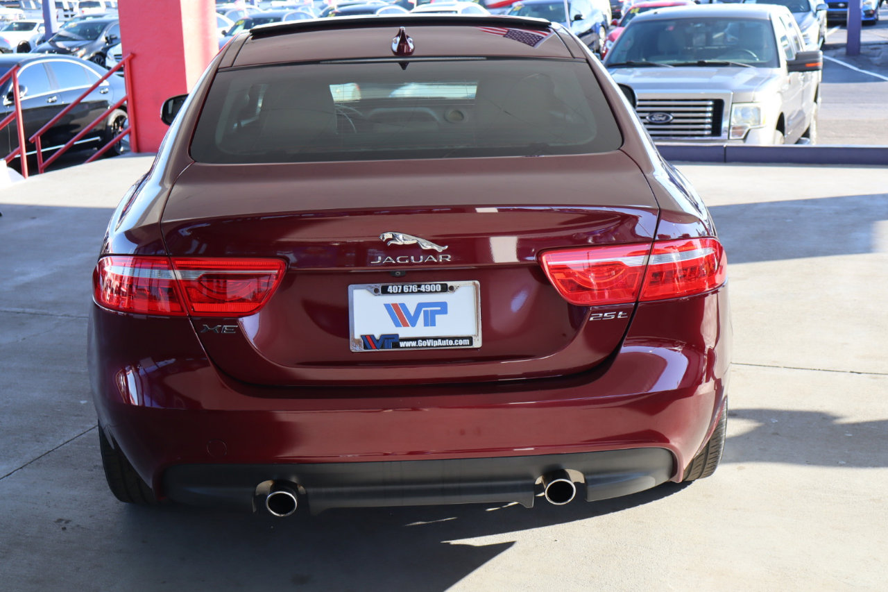 Used 2017 Jaguar XE image 6