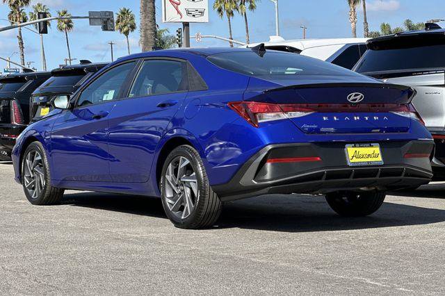 Used 2025 Hyundai Elantra Sport image 6