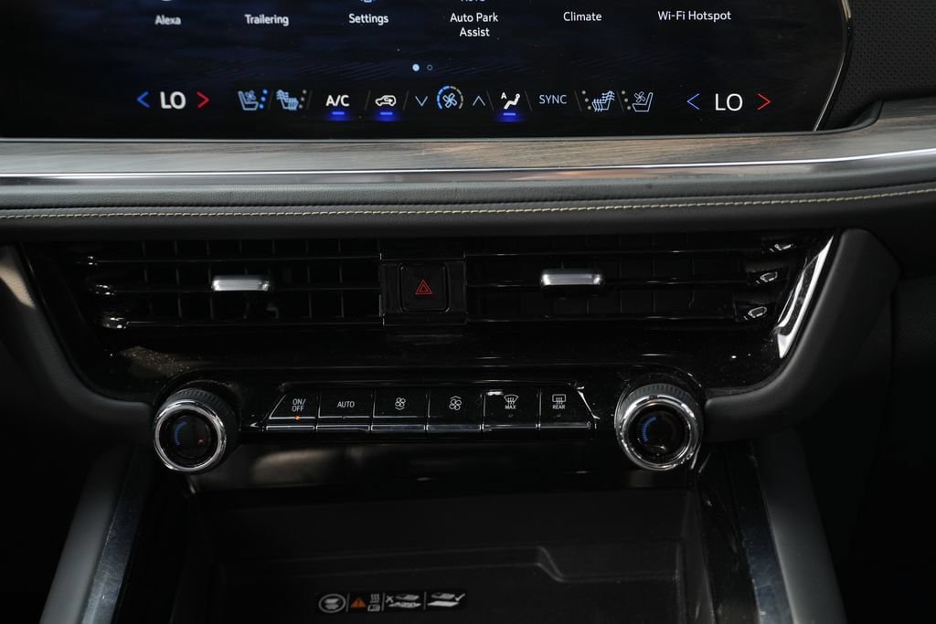 Used 2025 Chevrolet Suburban Premier AWD/4WD image 45