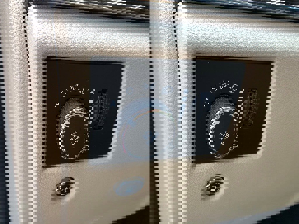 Used 2015 Jeep Grand Cherokee Limited image 13