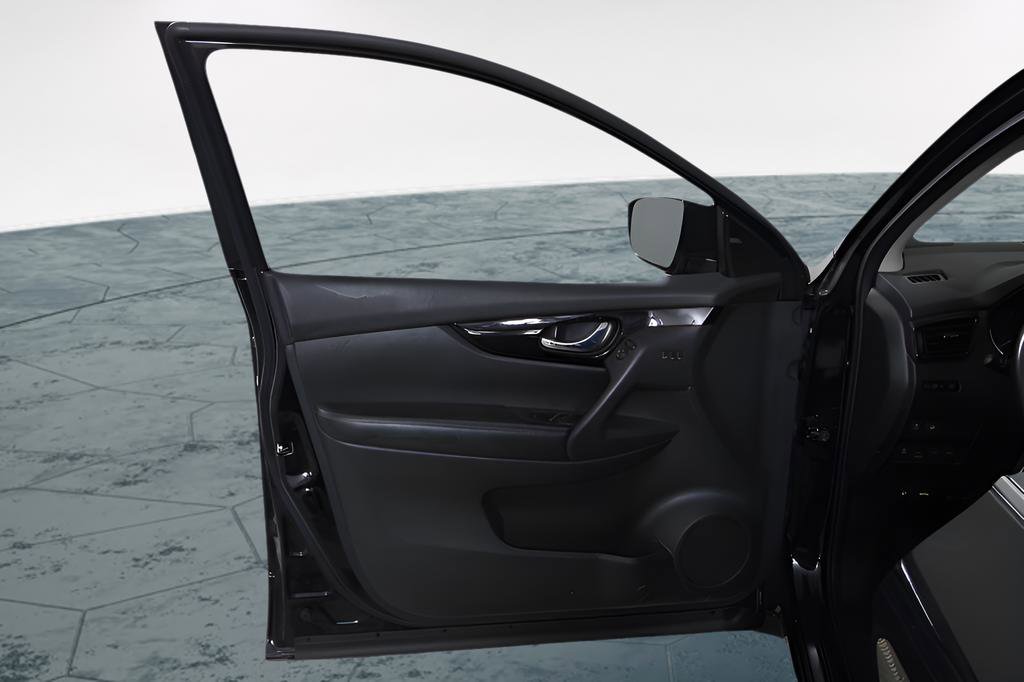 Used 2022 Nissan Rogue Sport SV w/ Technology Package image 30