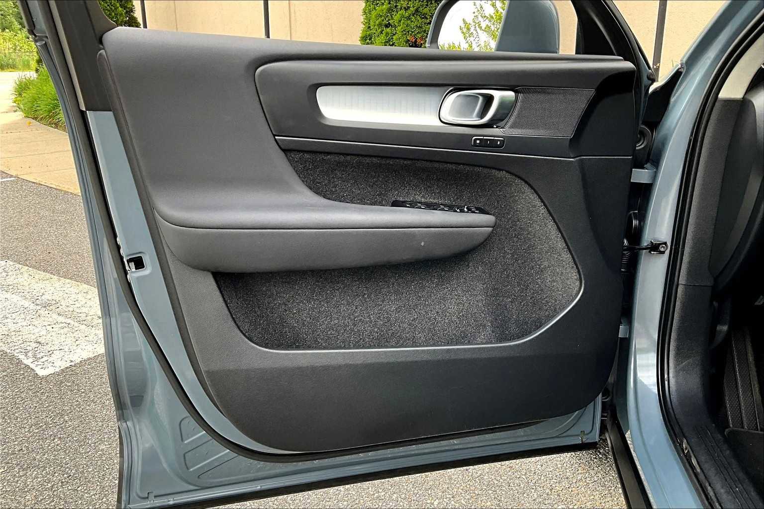 Certified 2022 Volvo XC40 T5 Momentum image 21