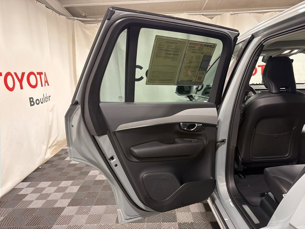 Used 2025 Volvo XC90 B5 Core AWD/4WD image 19