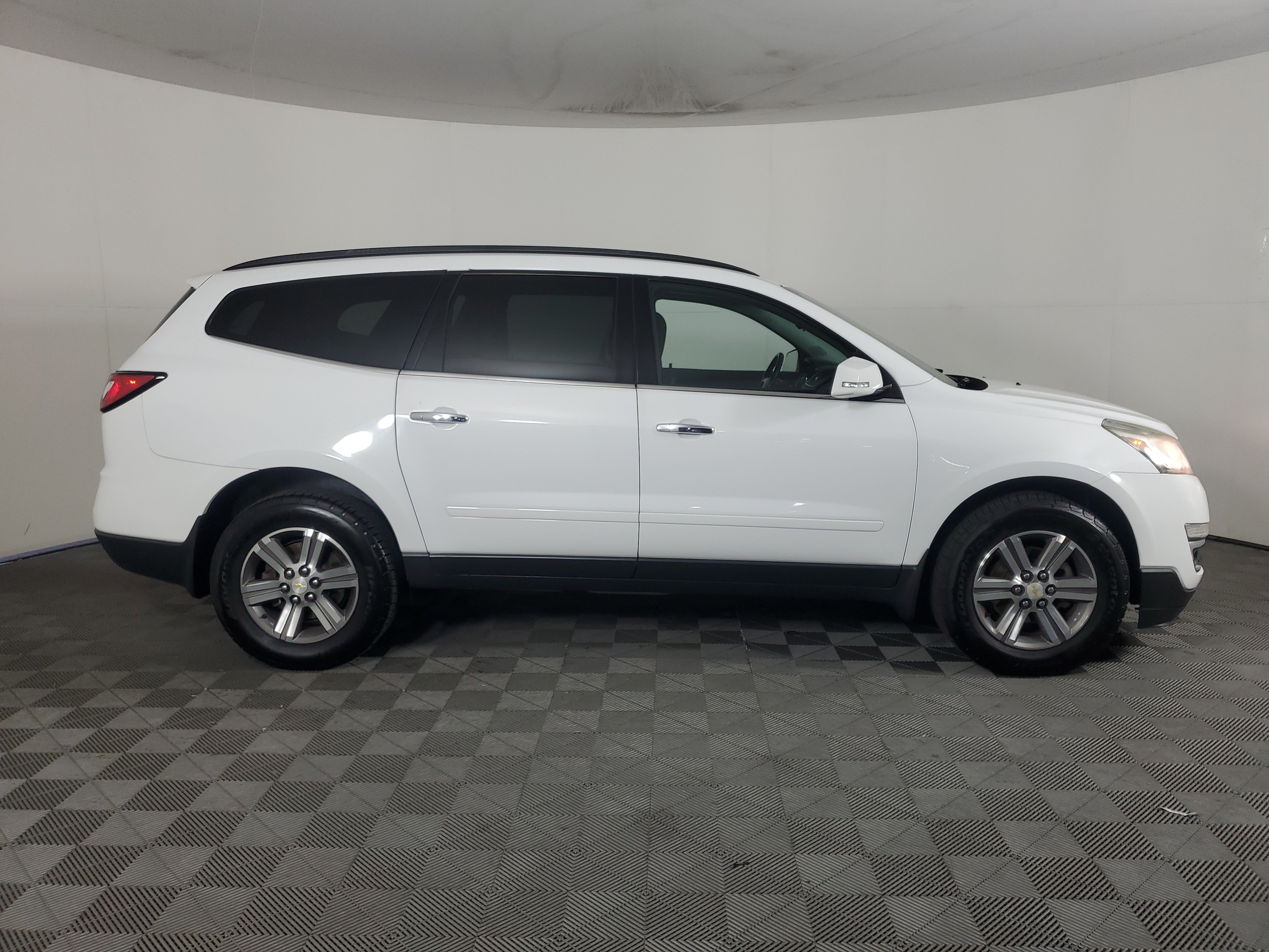 Used 2017 Chevrolet Traverse LT AWD/4WD image 3