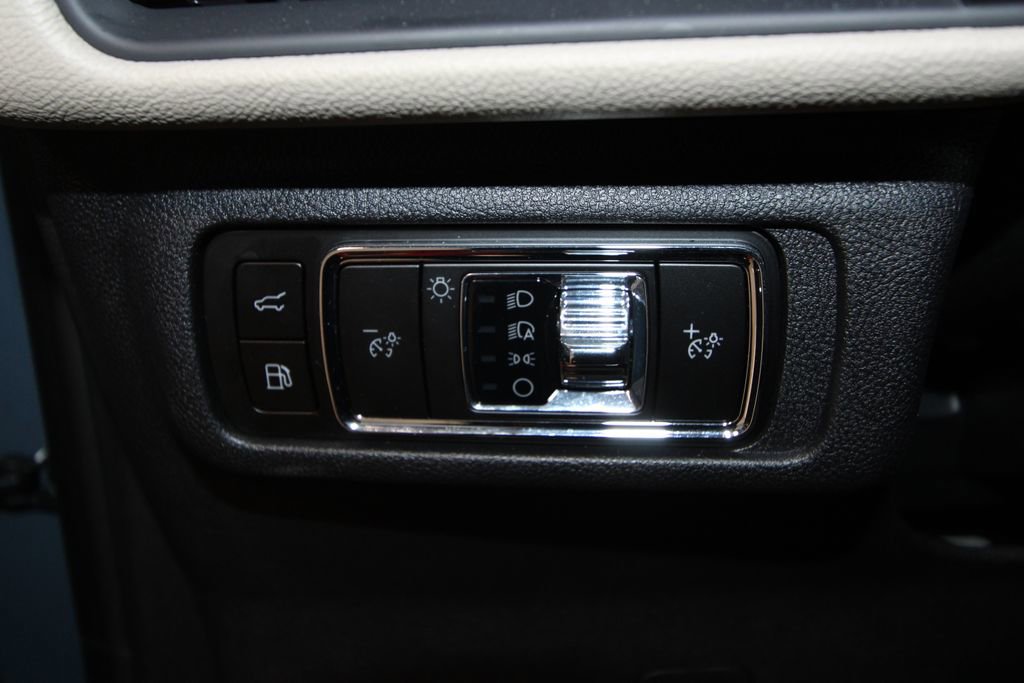 Used 2025 Lincoln Corsair Grand Touring w/ Towing Package image 9