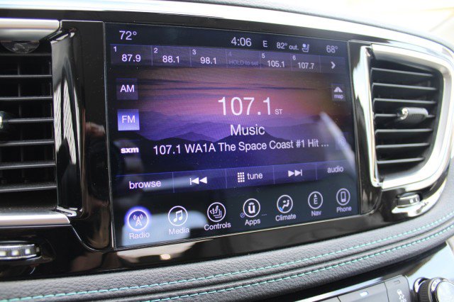 Used 2017 Chrysler Pacifica Platinum FWD image 11