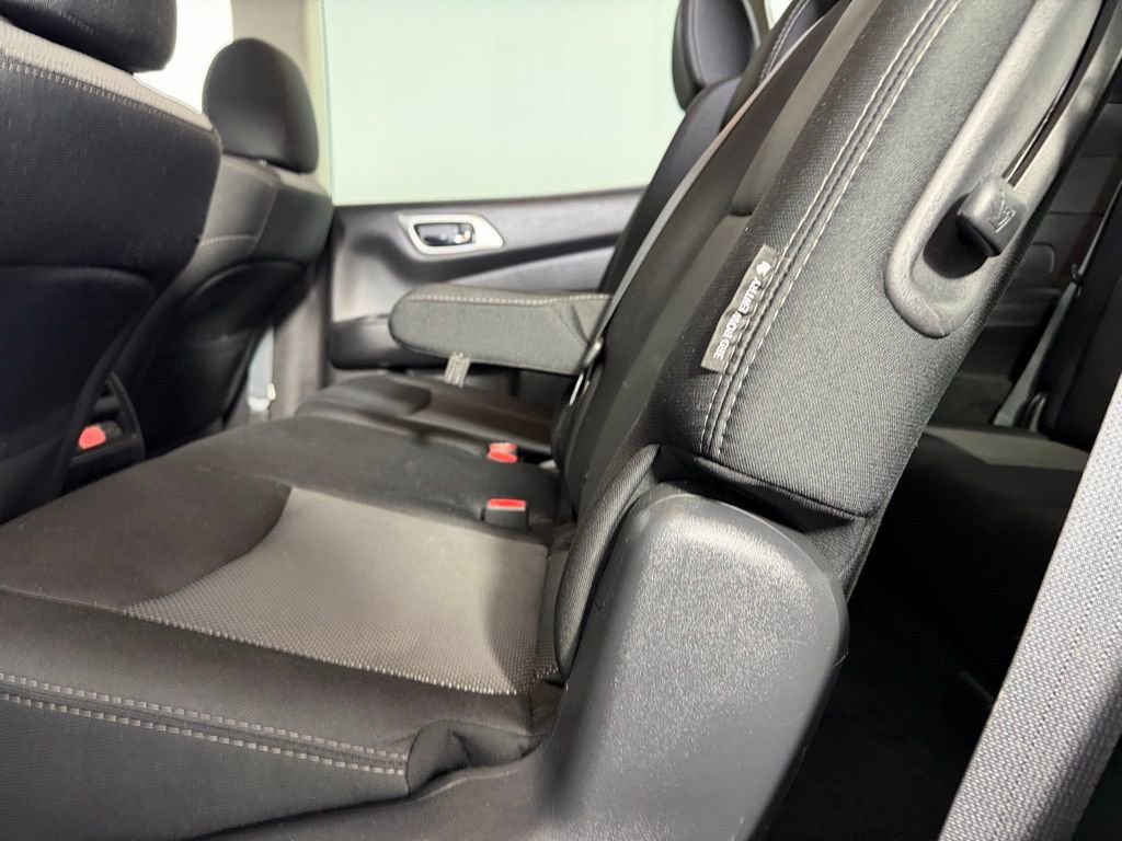 Used 2020 Nissan Pathfinder SV image 24