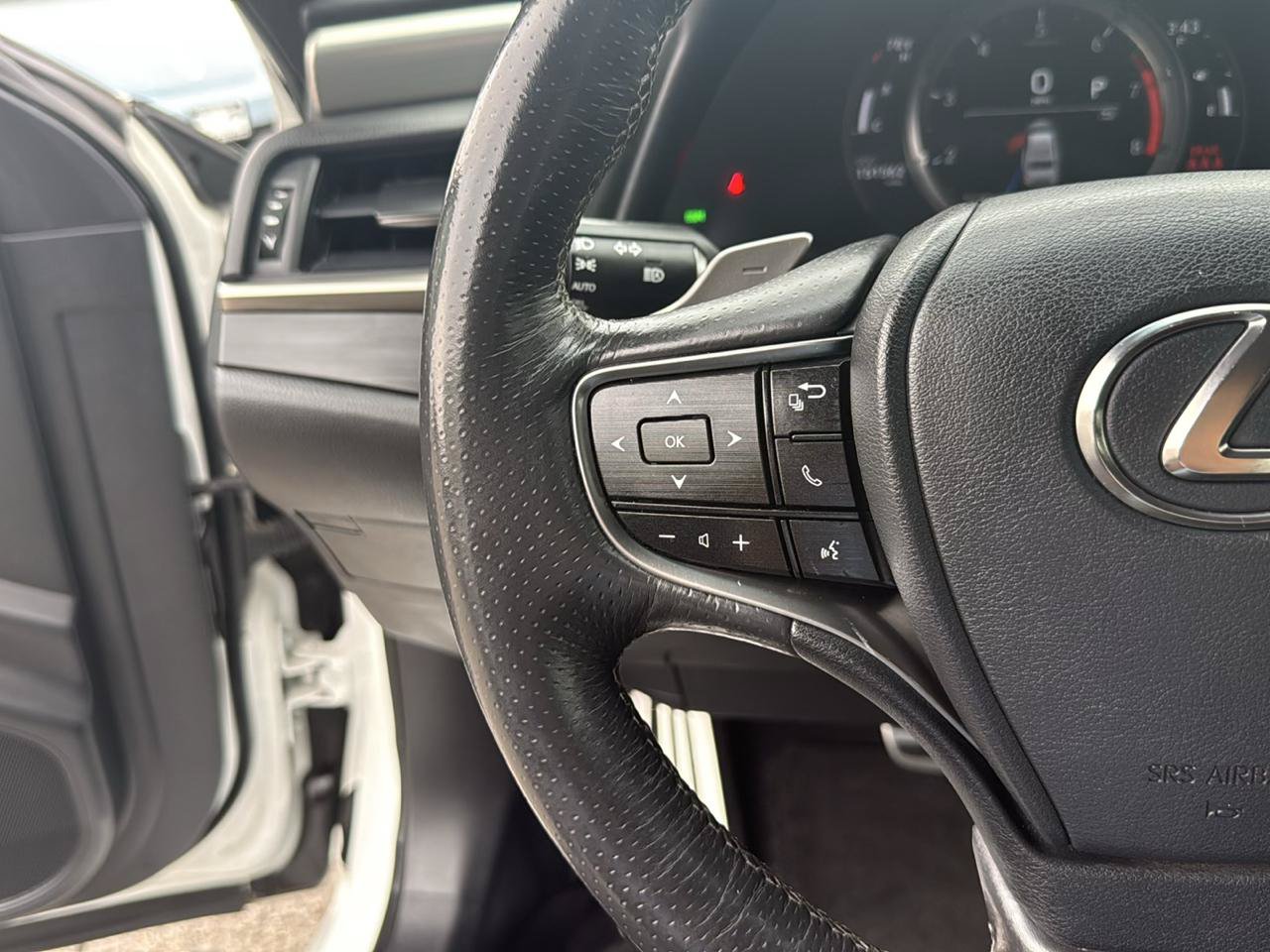 Used 2019 Lexus ES 350 F Sport w/ Accessory Package 2 FWD image 18