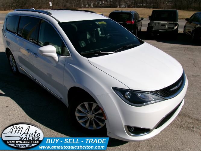 Used 2018 Chrysler Pacifica Touring-L image 27