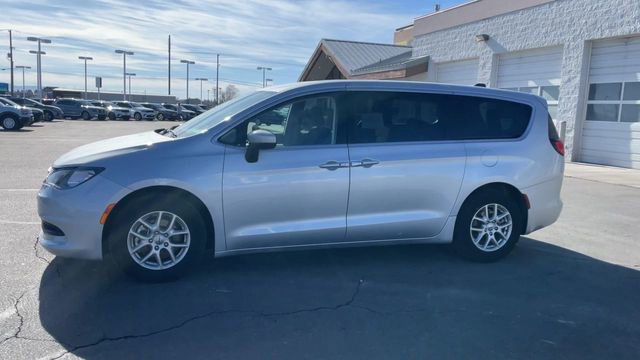 Used 2023 Chrysler Voyager LX image 6