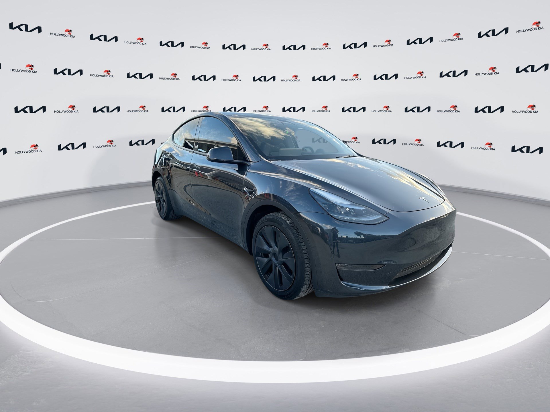 Used 2025 Tesla Model Y Long Range image 2