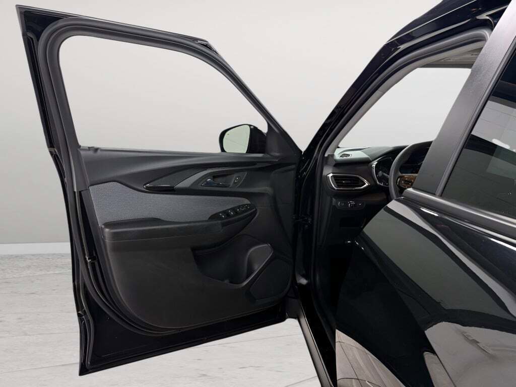 Used 2022 Chevrolet TrailBlazer LT w/ Convenience Package image 17