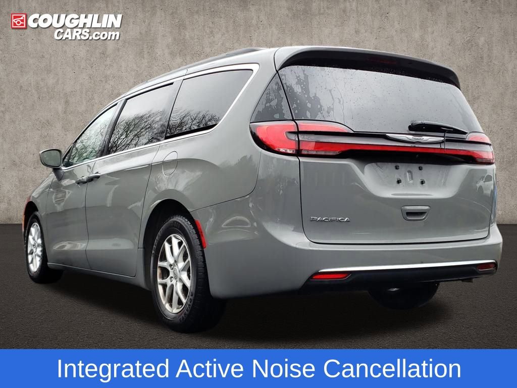 Used 2022 Chrysler Pacifica Touring-L image 6
