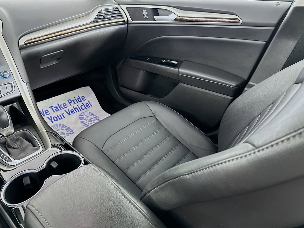 Used 2016 Ford Fusion SE w/ Equipment Group 202A image 26