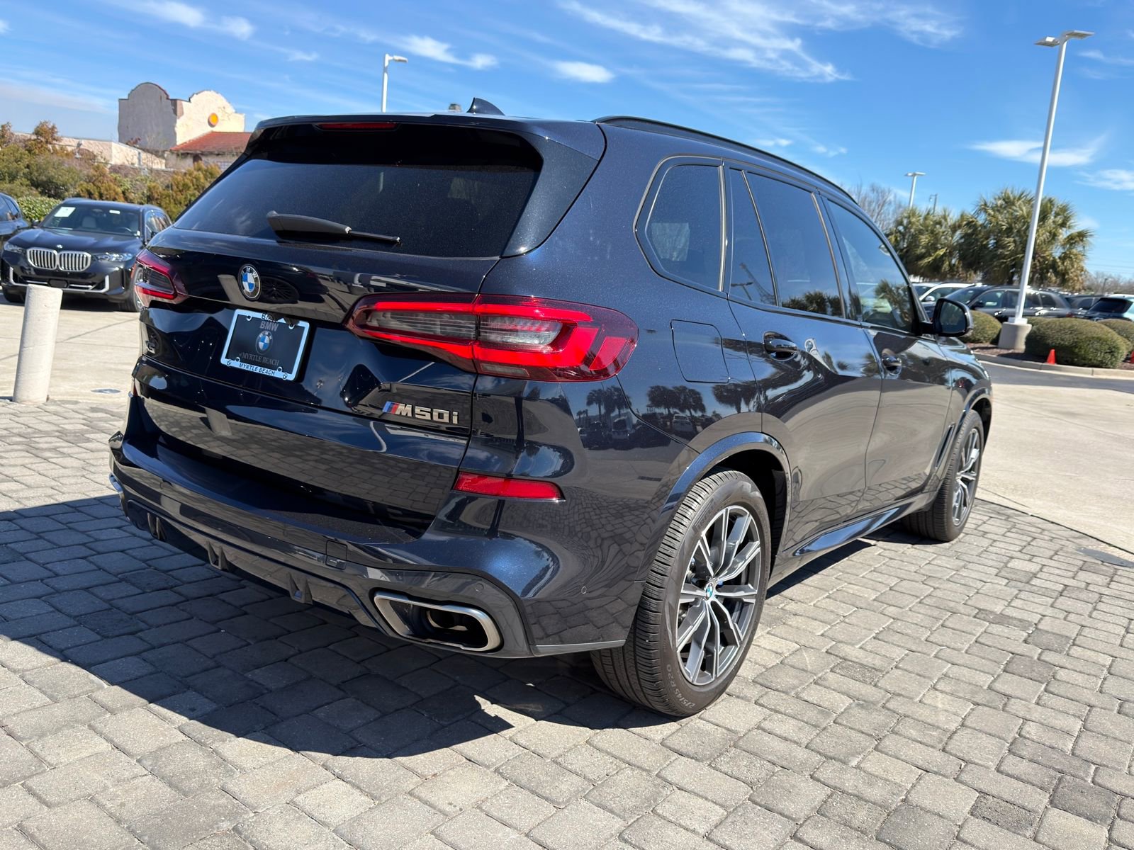 Used 2022 BMW X5 M50i image 9