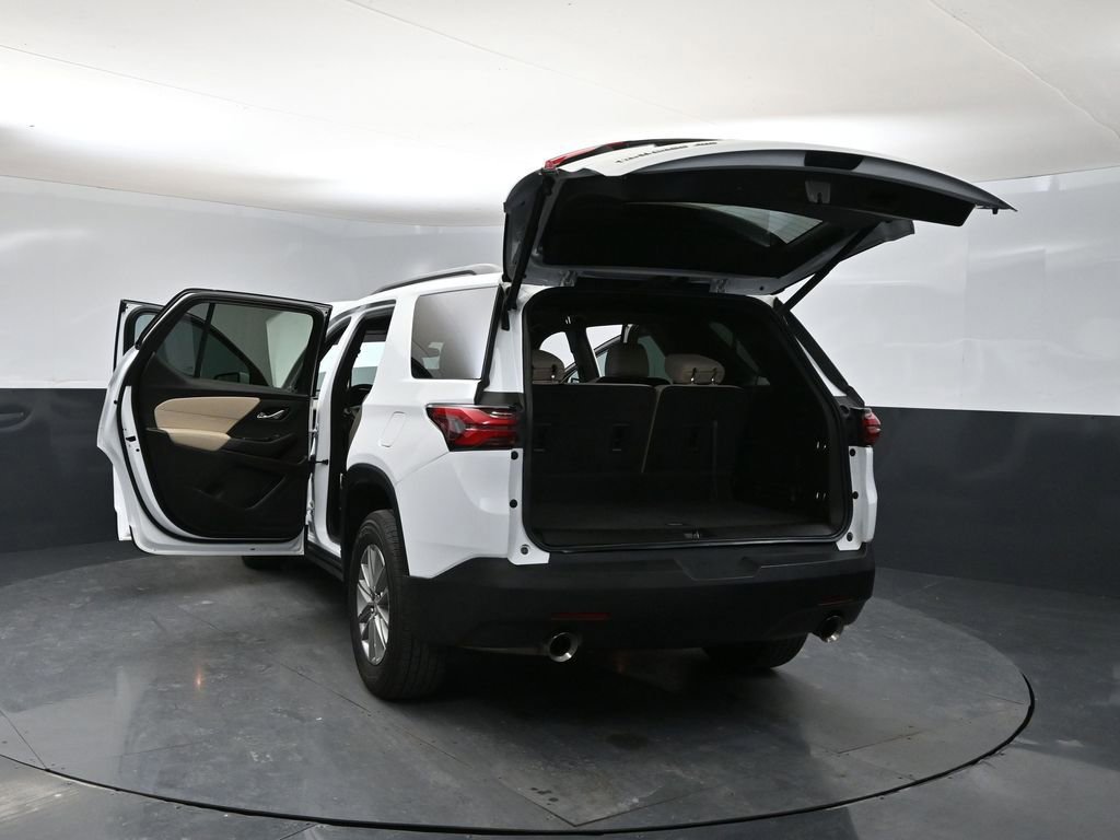 Used 2023 Chevrolet Traverse LT w/ LPO, Cargo Package AWD/4WD image 19