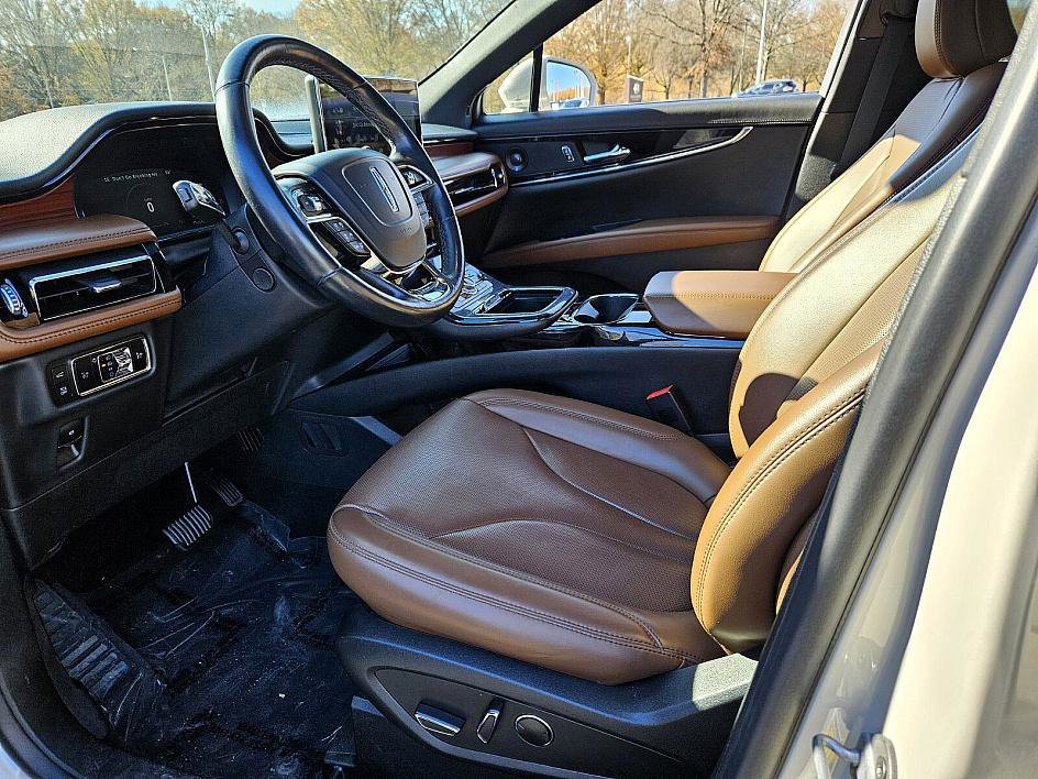 Used 2023 Lincoln Nautilus Reserve w/ Equipment Group 201A image 7