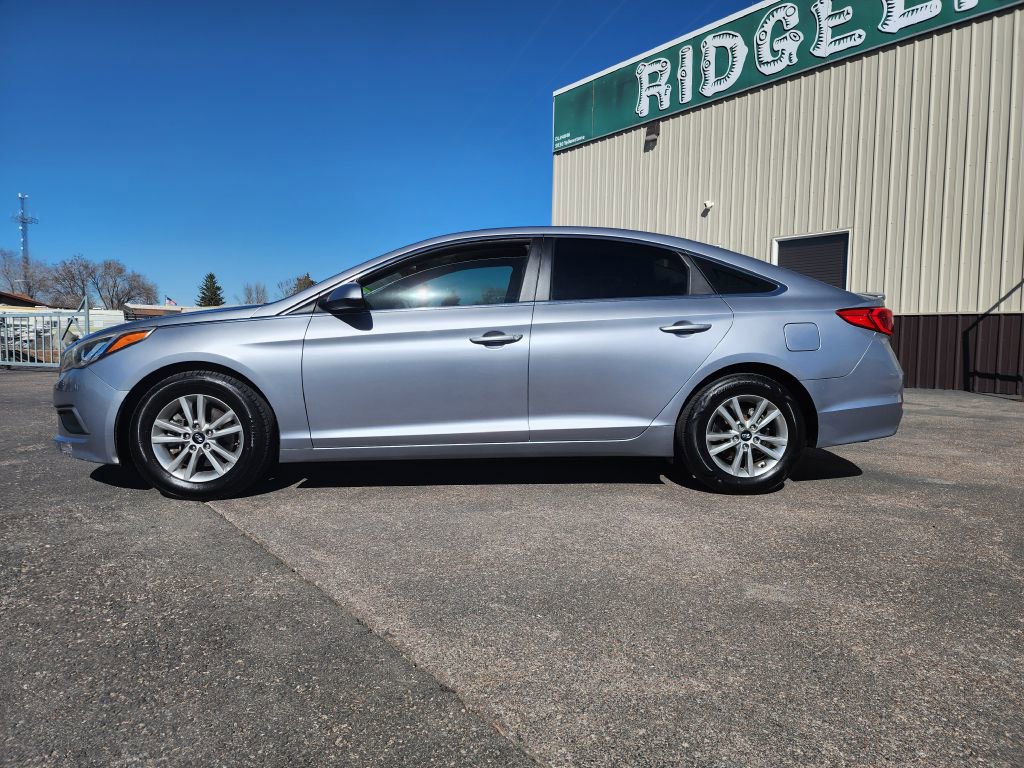 Used 2017 Hyundai Sonata SE FWD image 2