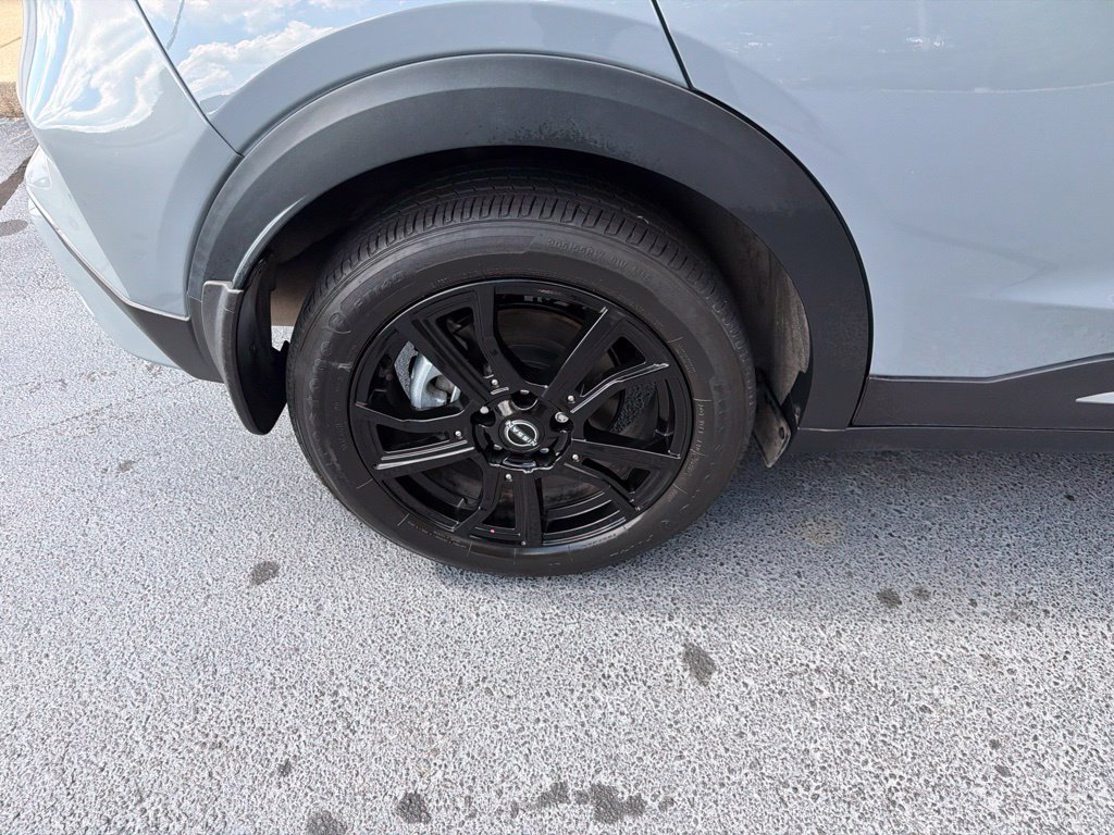 Used 2024 Nissan Kicks SR w/ SR Premium Package FWD image 15