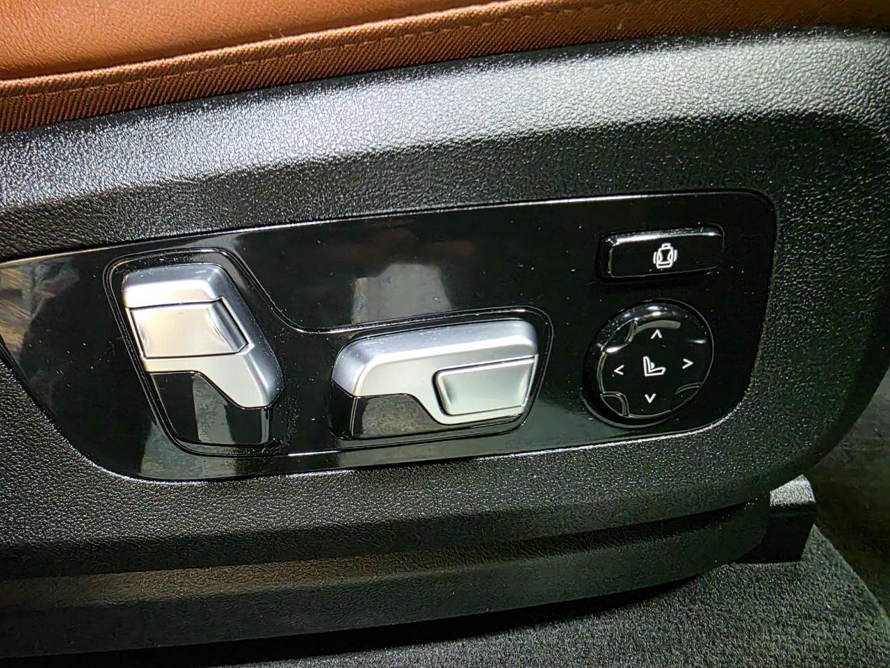 Used 2019 BMW X5 xDrive50i w/ M Sport Package image 35