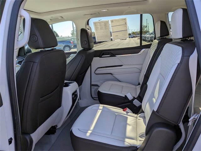 Used 2024 GMC Acadia Denali image 14