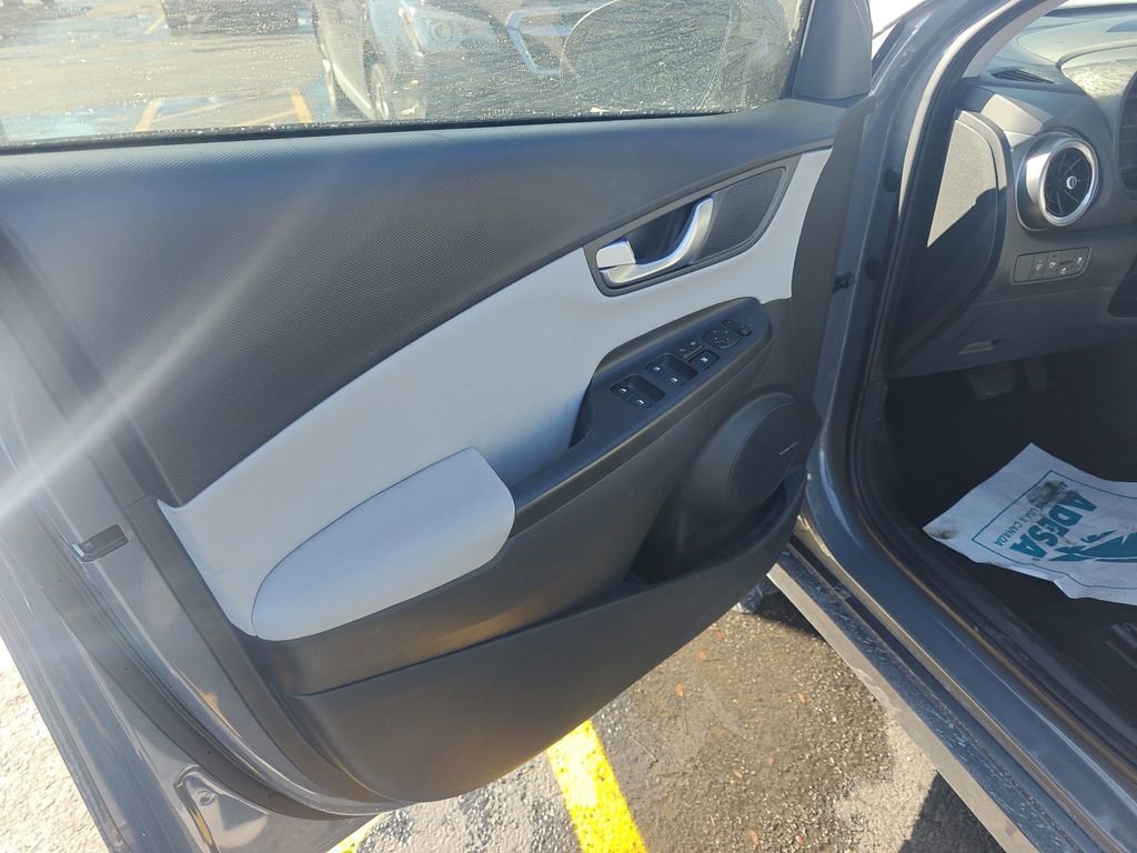 Used 2023 Hyundai Kona Limited image 5