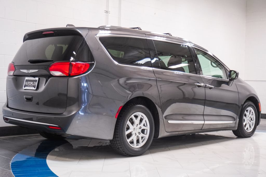 Used 2020 Chrysler Pacifica Touring-L FWD image 27