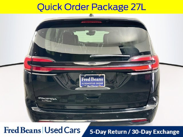 Used 2024 Chrysler Pacifica Touring-L FWD image 8