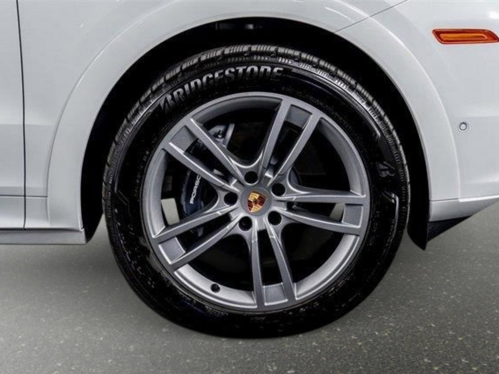 Used 2025 Porsche Cayenne image 30