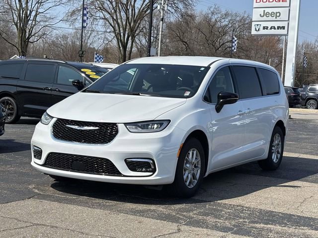 New 2026 Chrysler Pacifica Select FWD image 30