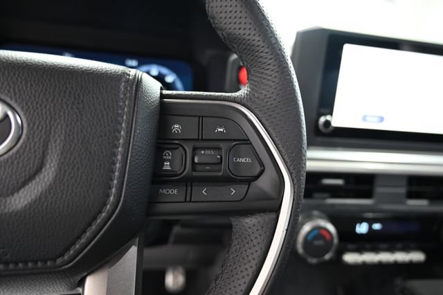 Used 2025 Toyota Tacoma TRD Sport AWD/4WD image 25