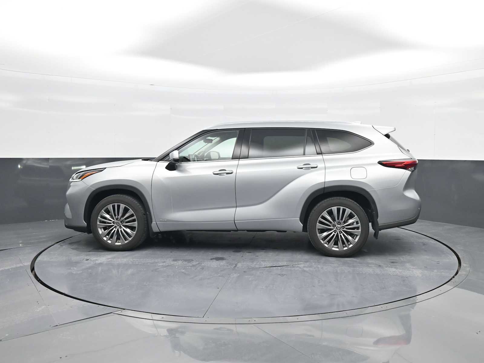 Used 2022 Toyota Highlander Platinum image 5