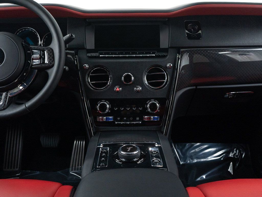 Certified 2024 Rolls-Royce Cullinan Black Badge w/ Driver's Package image 38