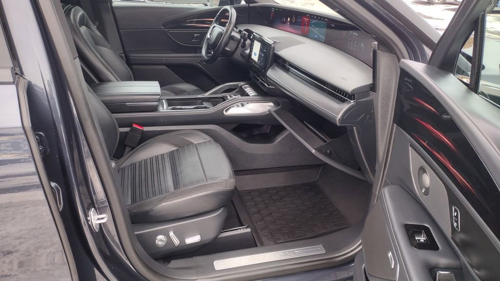 Certified 2024 Lincoln Nautilus Reserve w/ Equipment Group 202A image 19