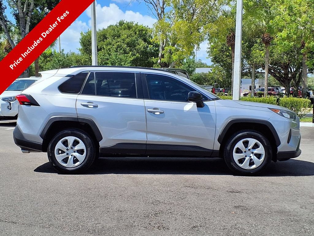 Used 2019 Toyota RAV4 LE FWD image 9