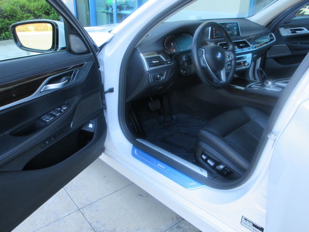 Used 2022 BMW 740i image 5