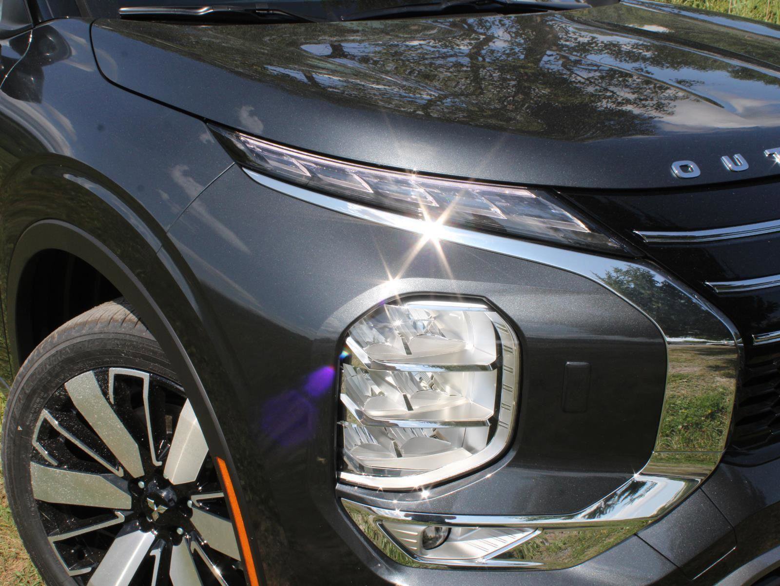 New 2025 Mitsubishi Outlander SEL image 2