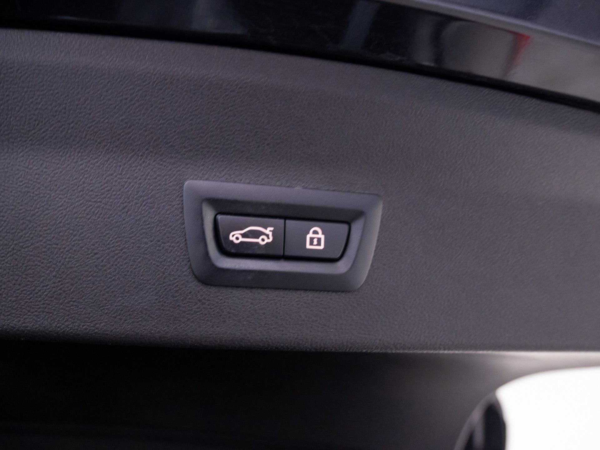 Used 2020 BMW X4 xDrive30i w/ M Sport Package 2 image 32