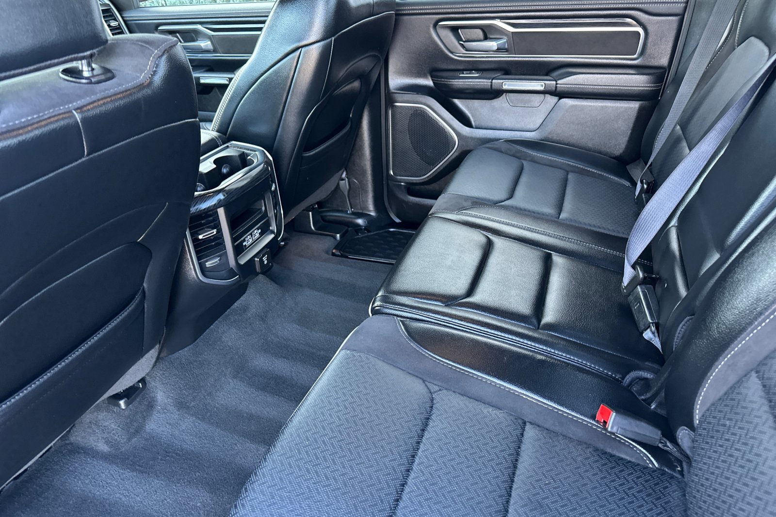 Used 2024 RAM 1500 Laramie image 12