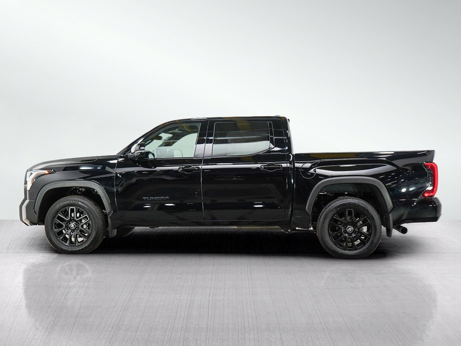 Used 2025 Toyota Tundra Limited AWD/4WD image 2